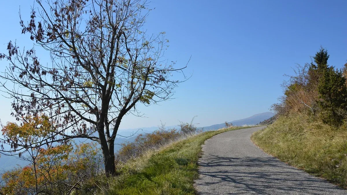 Passeggiate nei Colli Euganei: come scegliere tra anello e andata e ritorno