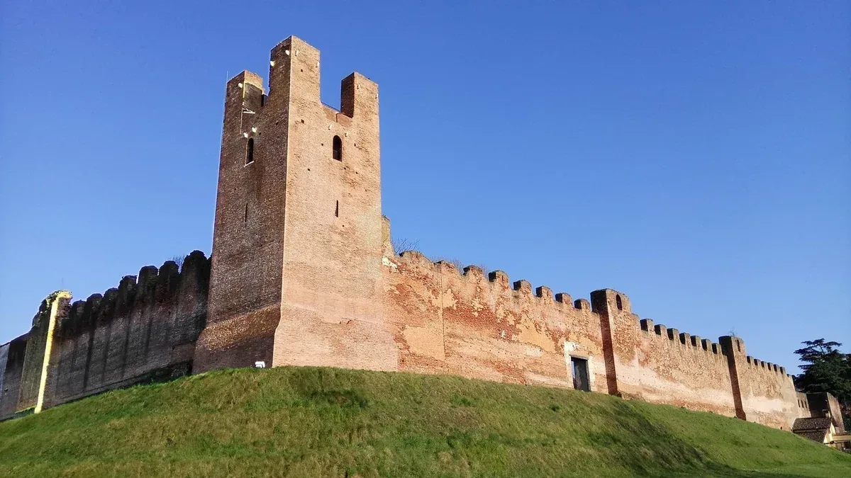Borghi del Veneto con mura: cosa osservare durante una passeggiata nel centro storico