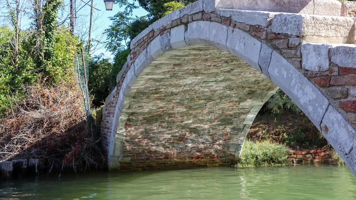 Ponti storici del Veneto: come leggere materiali e funzione nel contesto urbano