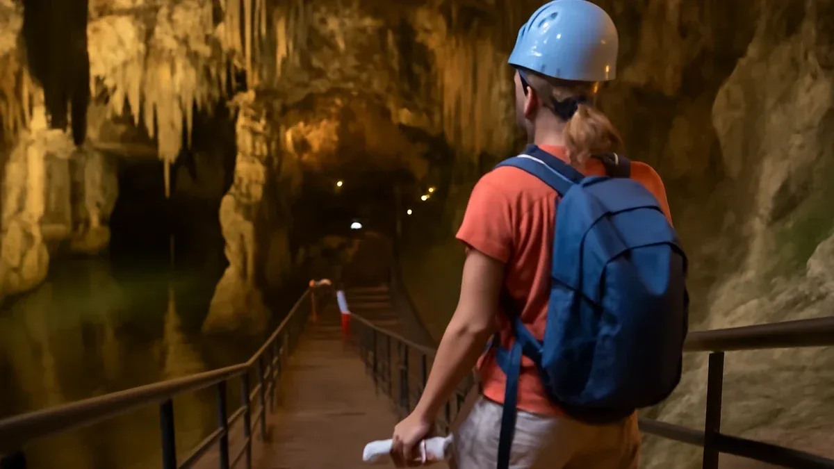 Esplorare le grotte del Veneto: come scegliere una visita guidata