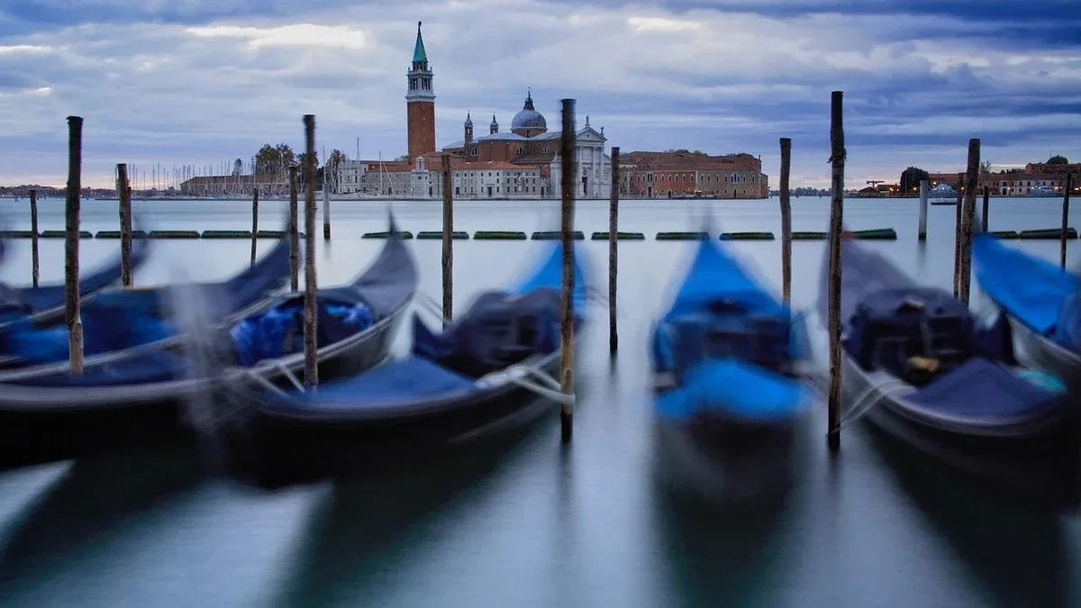 Isola di San Giorgio Maggiore: chiesa, campanile e vista sul bacino