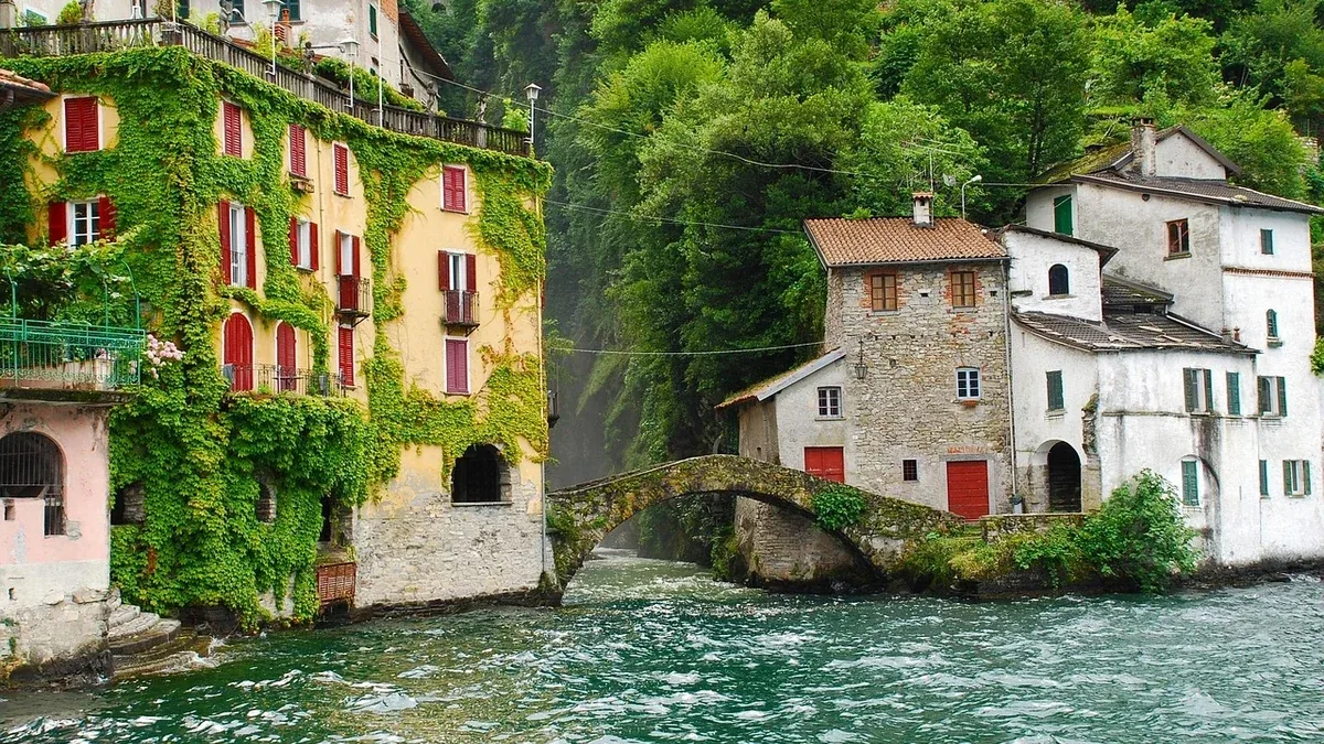 Ponte degli Alpini a Bassano del Grappa: struttura, rive e scorci sul Brenta